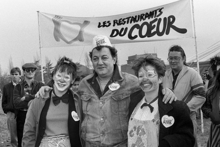 Coluche va fonder les restaurants du cœur